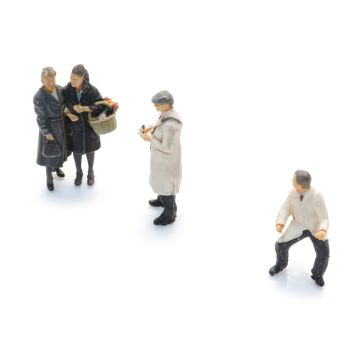 Artitec Milkmen with customers 40s-60s - ready-made, painted - H0 / 1:87 (AR5870049)