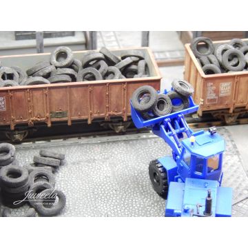 Juweela old tyres truck - 60g - H0 / 1:87 (JW28171)