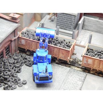 Juweela old tyres truck - 20g - H0 / 1:87 (JW28172)