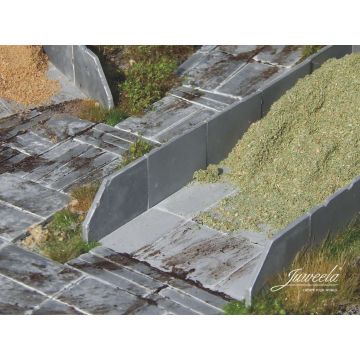 Juweela Concrete silos with silage - Braun + Green - H0 / 1:87 (JW28381)